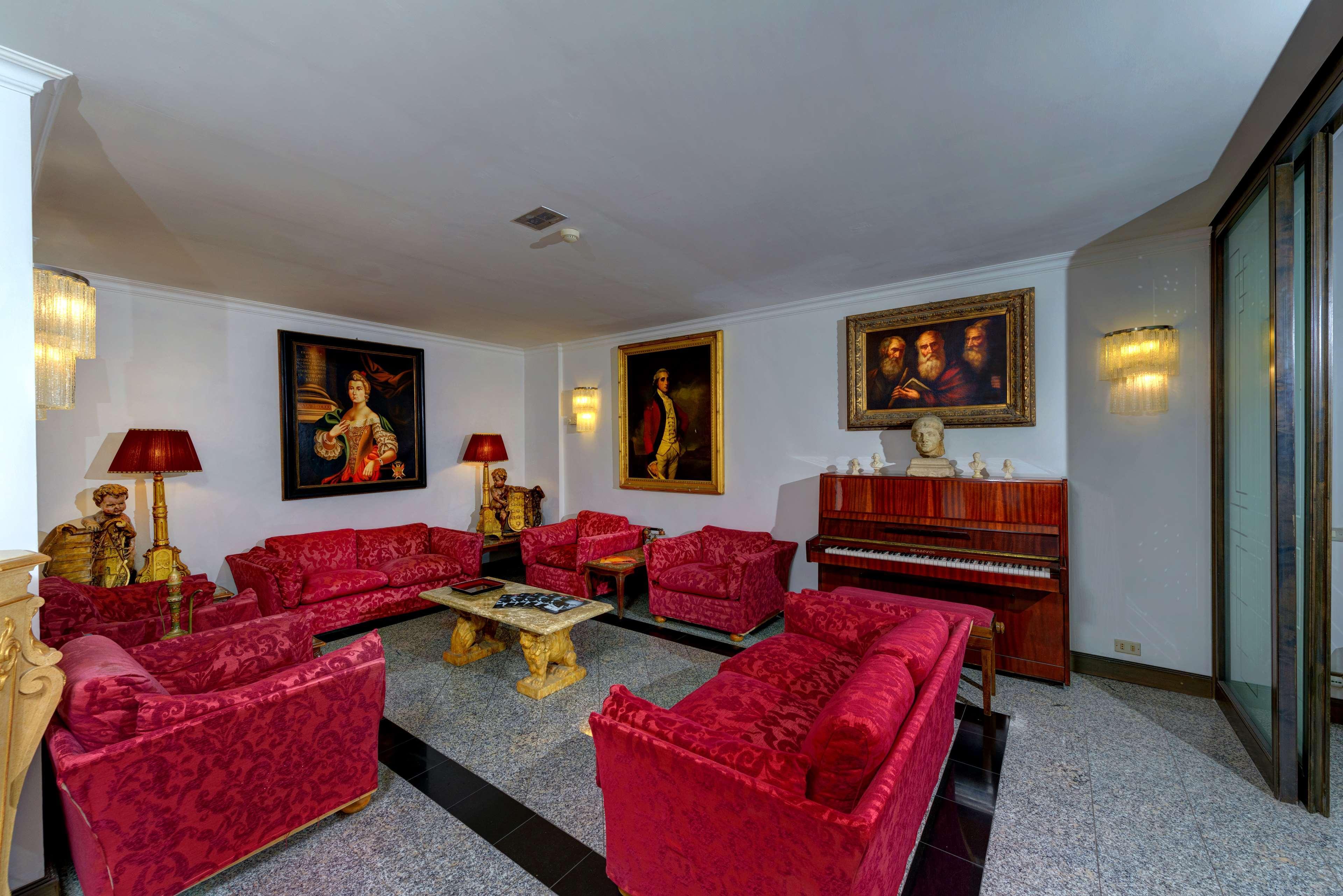 Western Rivoli Hotel 4*